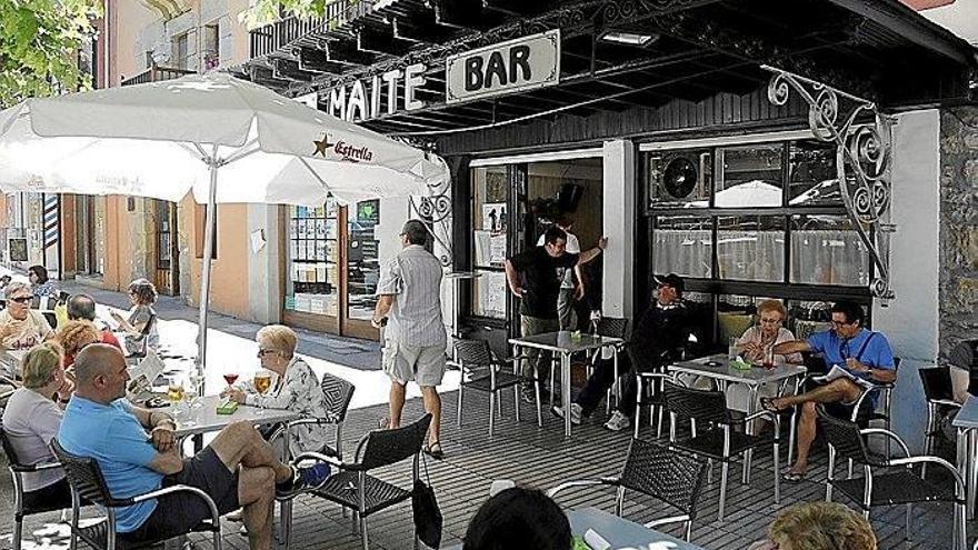 El bar Maite cuenta con una amplia terraza en la que disfrutar de un buen pintxo.