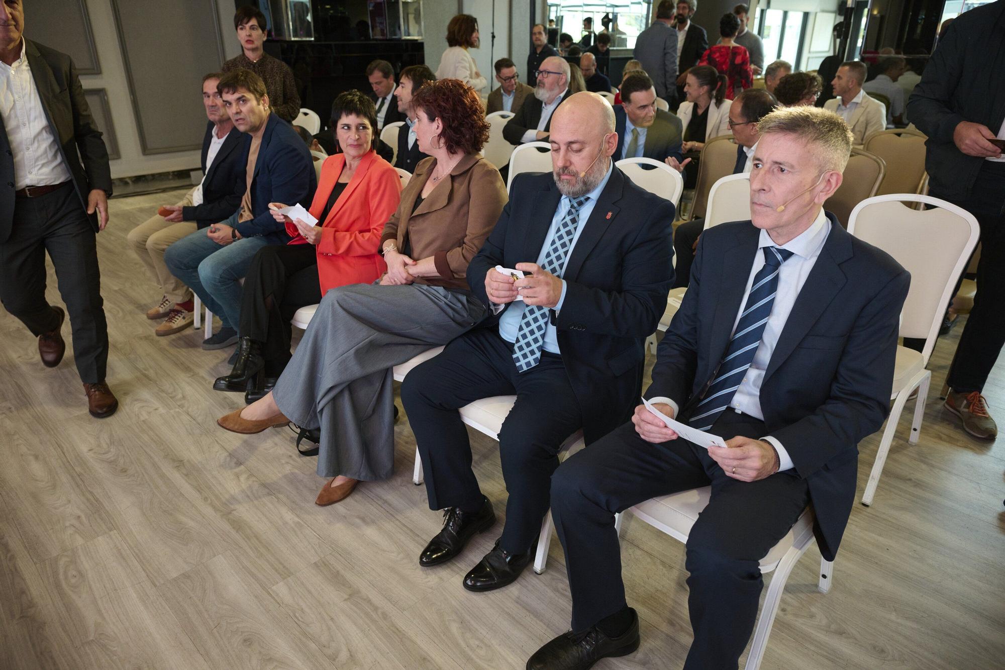 Fotos del encuentro de Laboral Kutxa para la presentación de su informe de la economía navarra