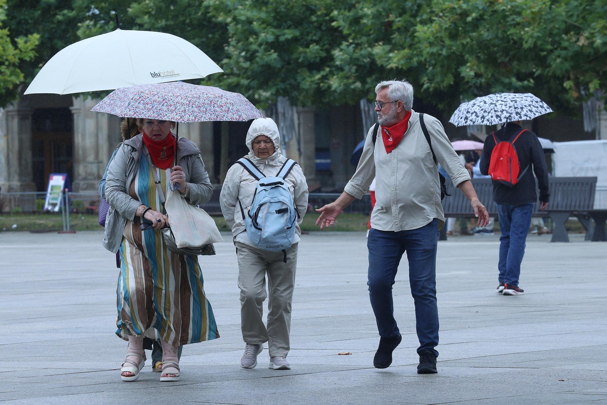 Turistas pasean por el Casco Viejo de Pamplona