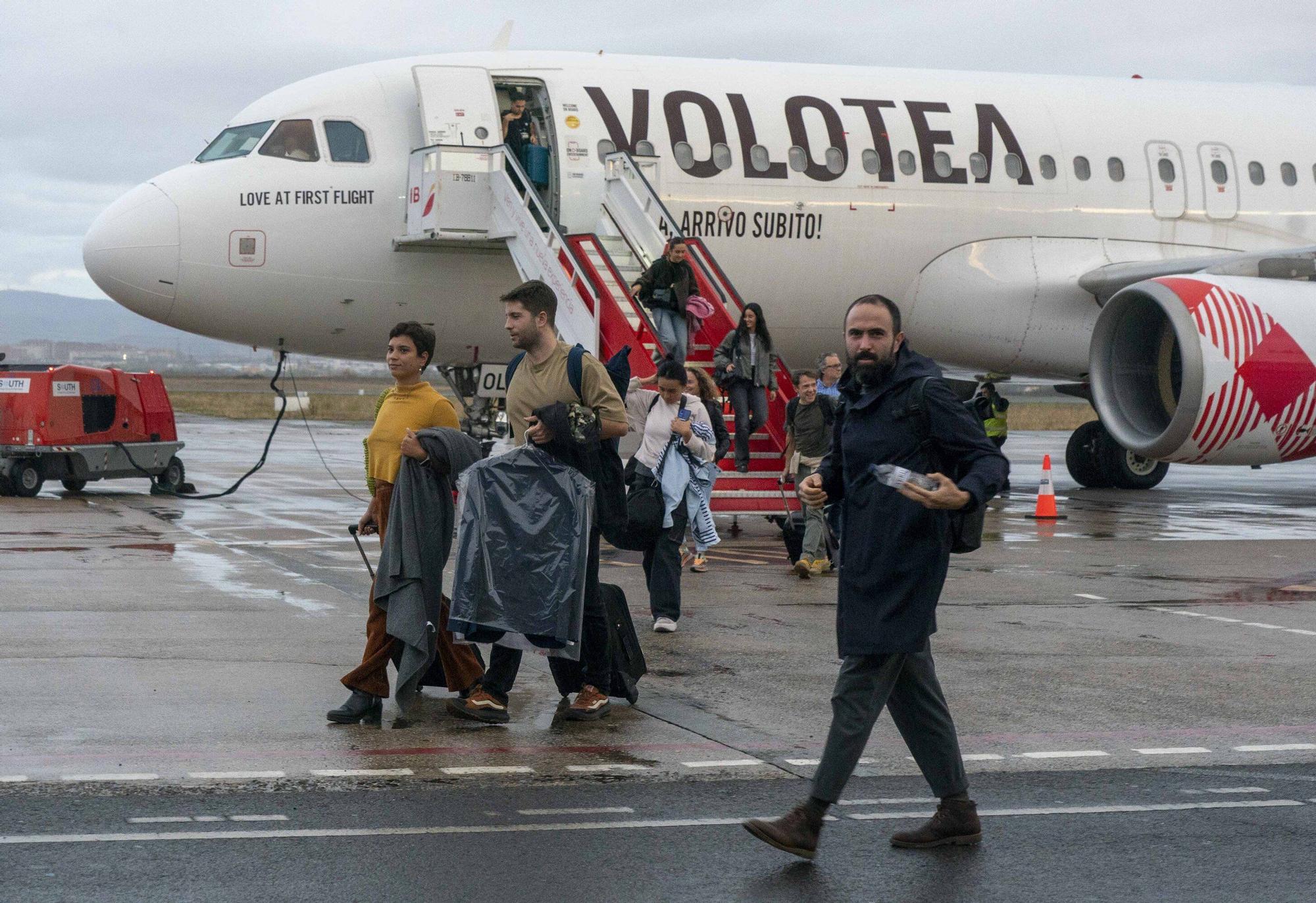 En imágenes: Foronda estrena los vuelos regulares a Barcelona y Madrid