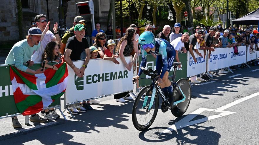Bilbao desafía al calor para disfrutar de la Itzulia