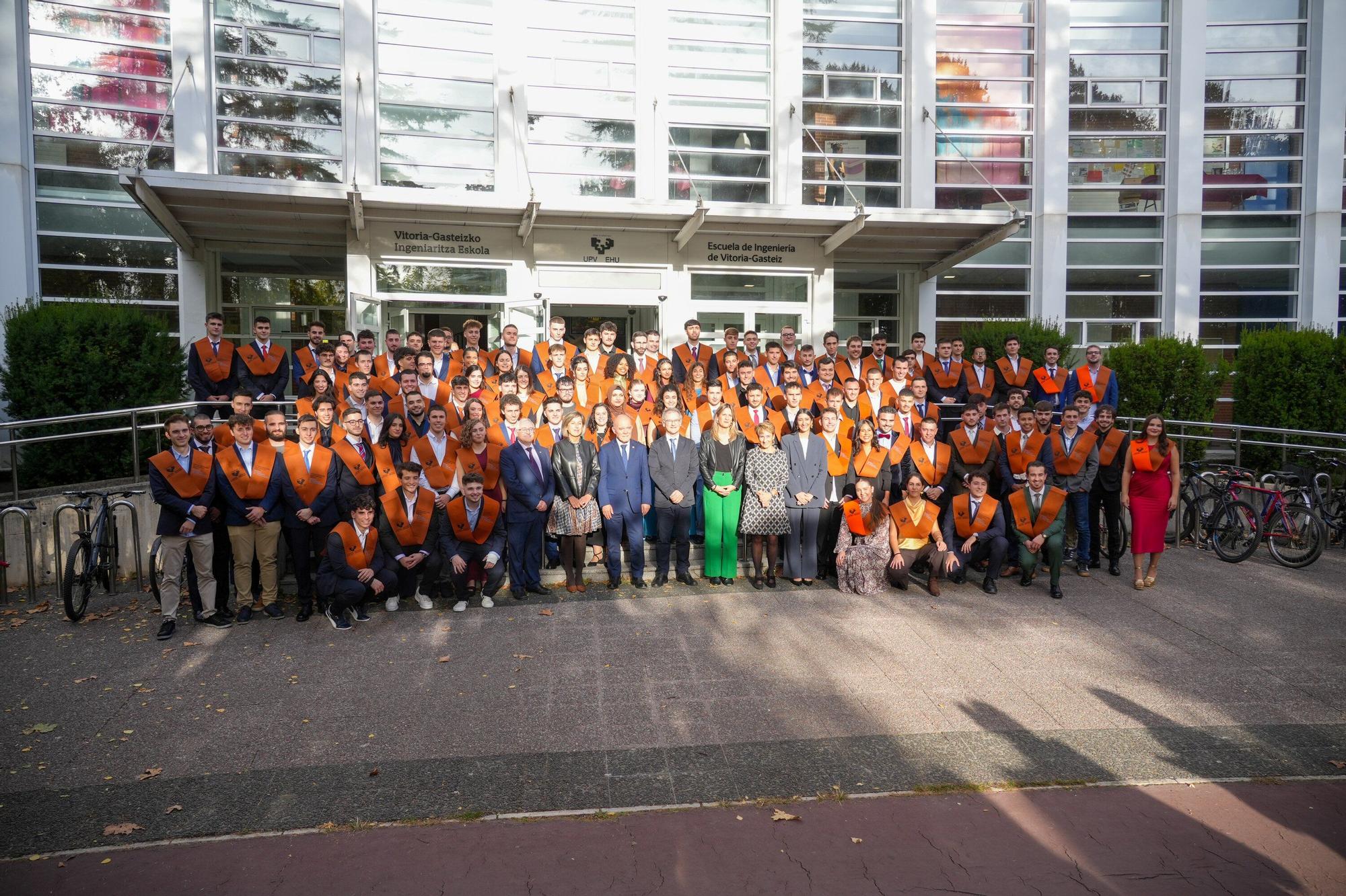 En imágenes: Graduación del curso 2024-2025 en la Escuela de Ingeniería de Vitoria-Gasteiz