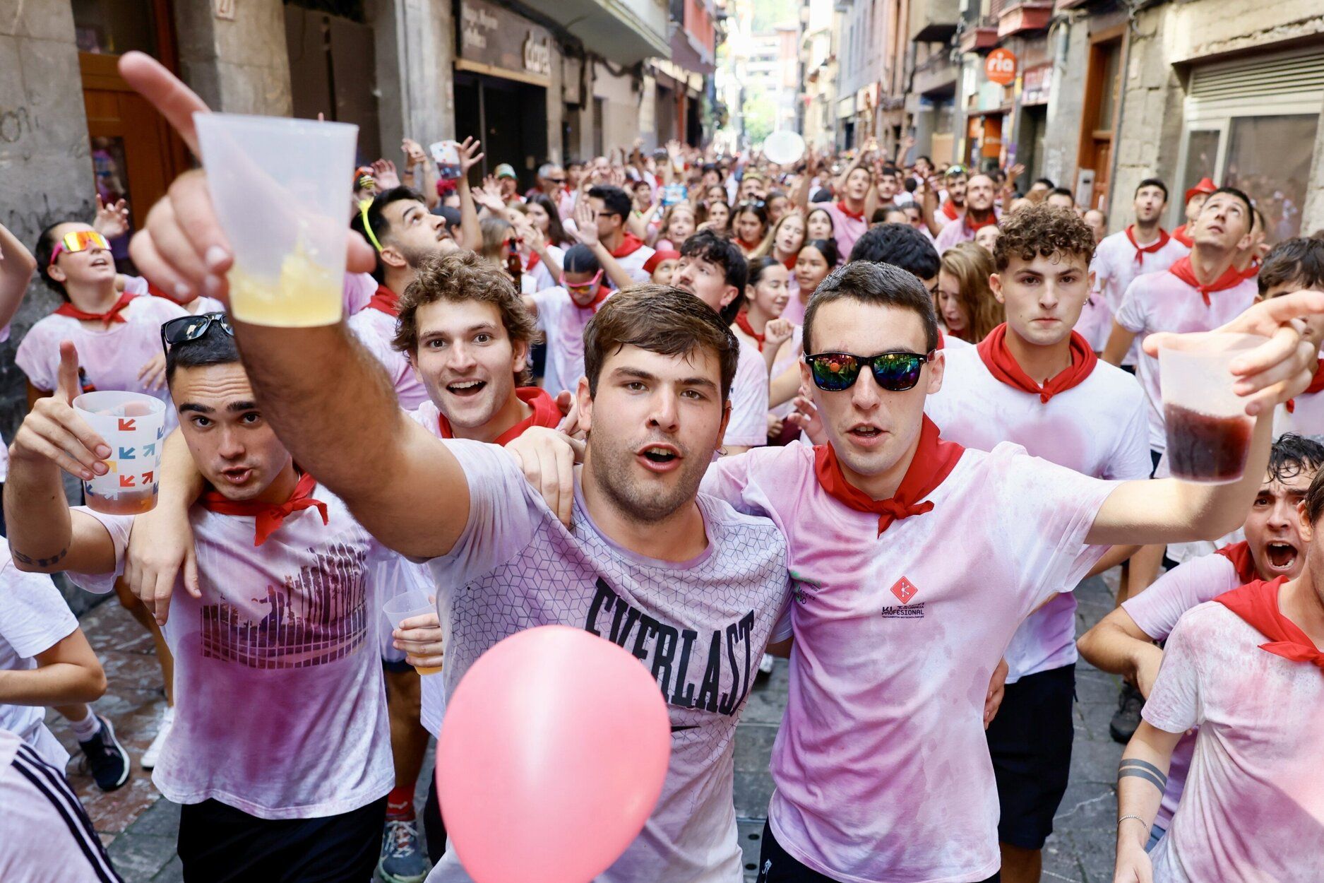 Fiesta de vino tinto en Elgoibar con el Txiki Eguna