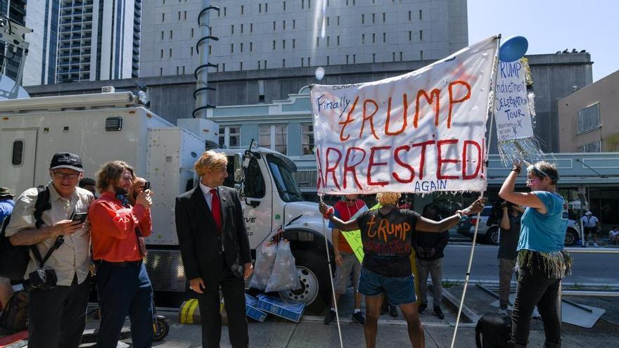 Trump se declara &quot;no culpable&quot; de los 37 cargos federales en su contra