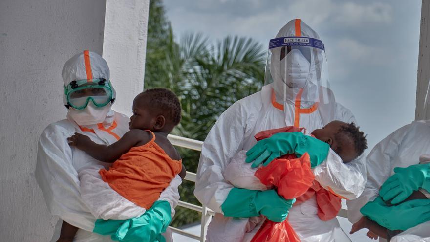 El brote de ébola en el Congo ya roza los 200 muertos y se extiende a Uganda