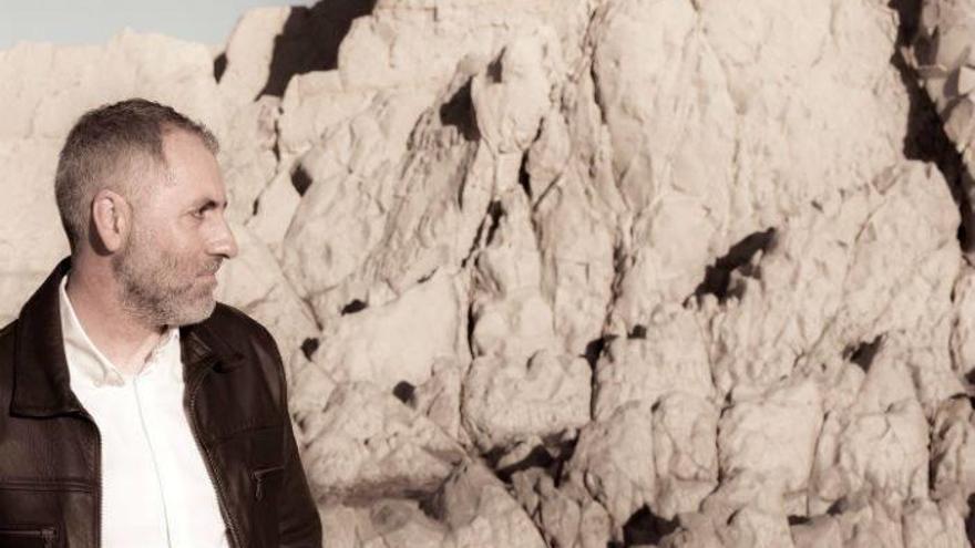 Mikel Alvira: “Esta novela nace de la necesidad de no conformarme”