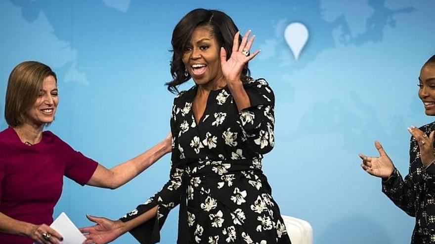 Michelle Obama, la directora de la revista &quot;Glamour&quot; y la actriz Yara Sahid participan en la conversación digital &#039;Un futuro más brillante: una conversación global sobre la educación de las niñas&quot;.