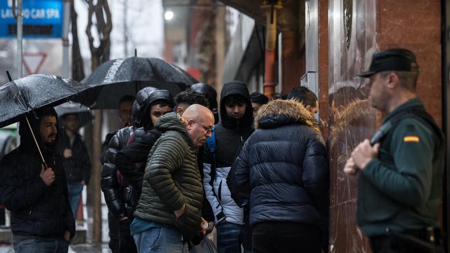 Las oficinas de Extranjería afrontarán una huelga indefinida en plena regularización de migrantes