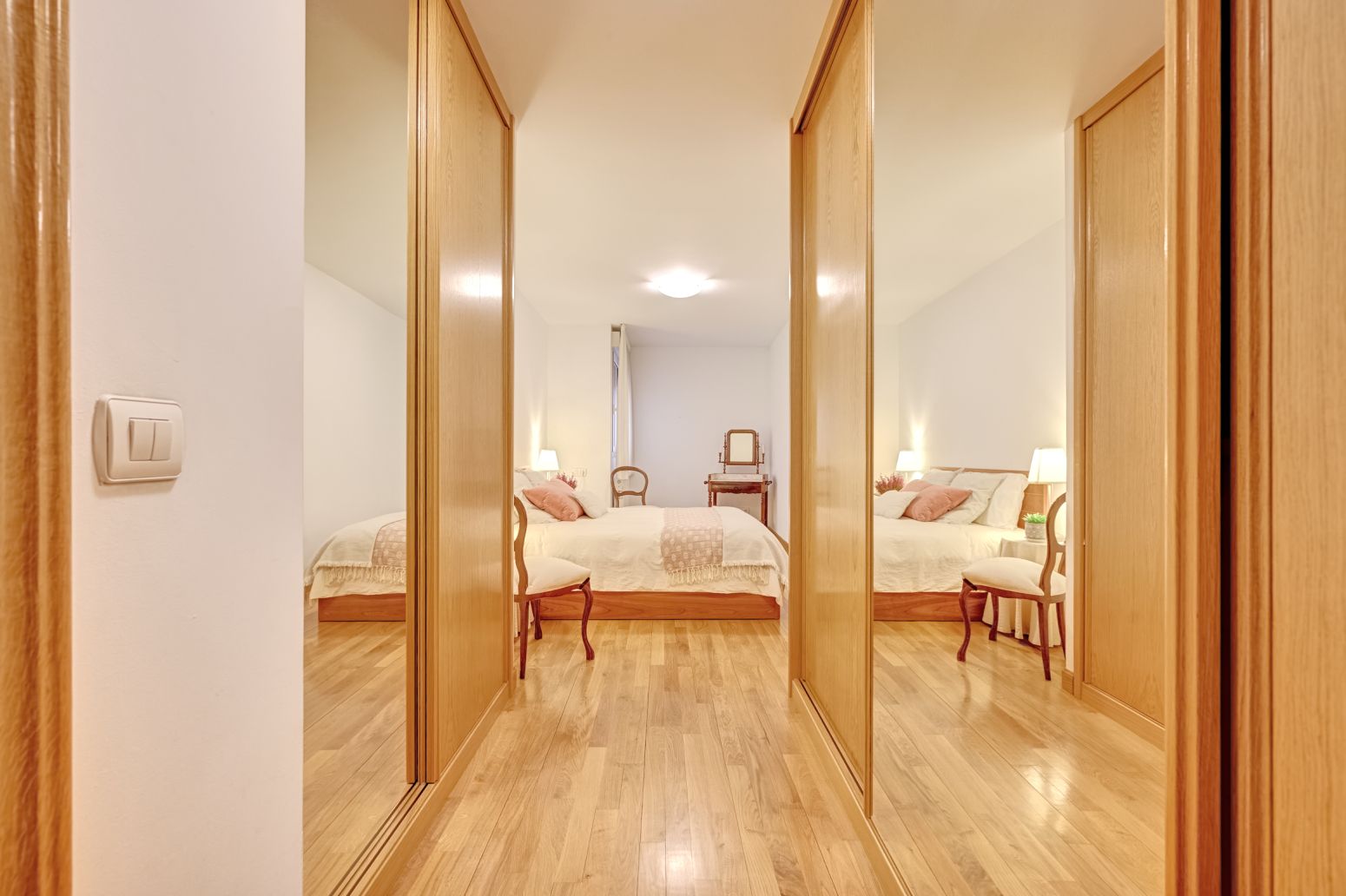 Un piso con vistas a la Plaza del Castillo sale al mercado: patrimonio, modernidad y ubicación única en el Casco Antiguo