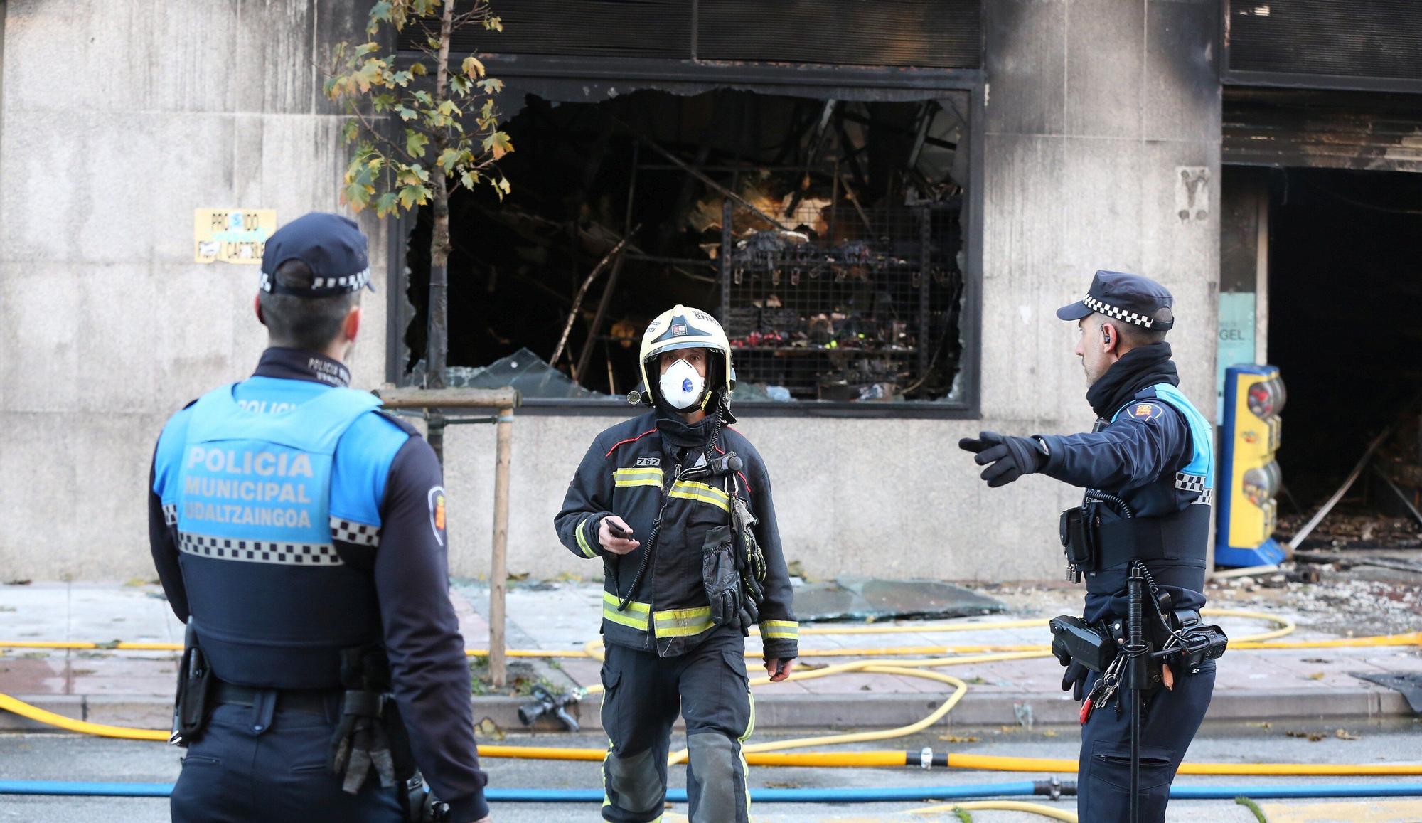 [FOTOS] Así ha quedado el bazar incendiado en la Rochapea