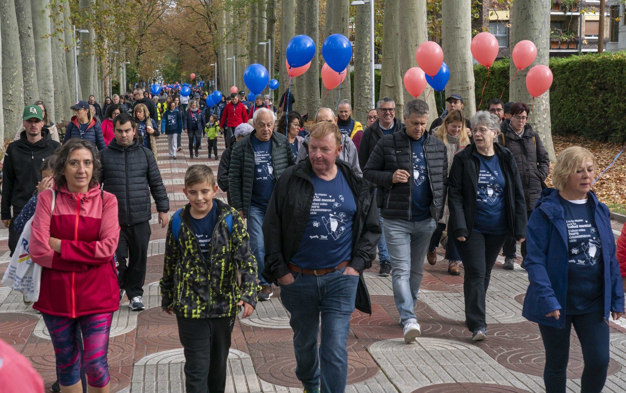 En imágenes: Así ha sido la VI Caminata Solidaria de Asafes en Vitoria por la salud mental