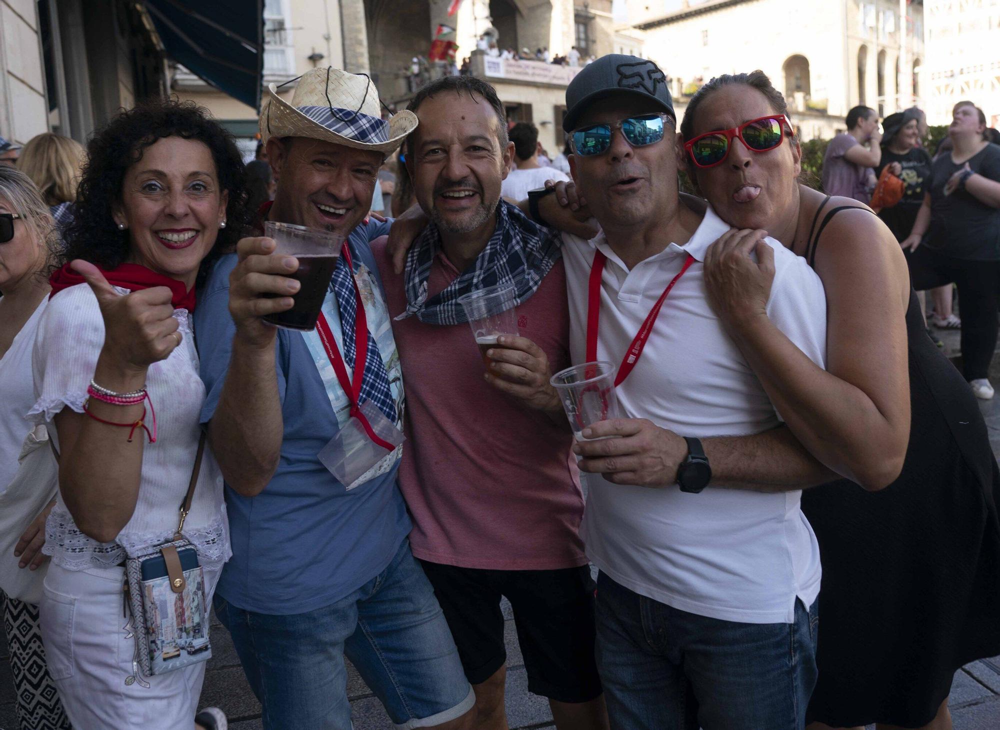 En imágenes: Vitoria sale a la calle a celebrar La Blanca tras el txupinazo