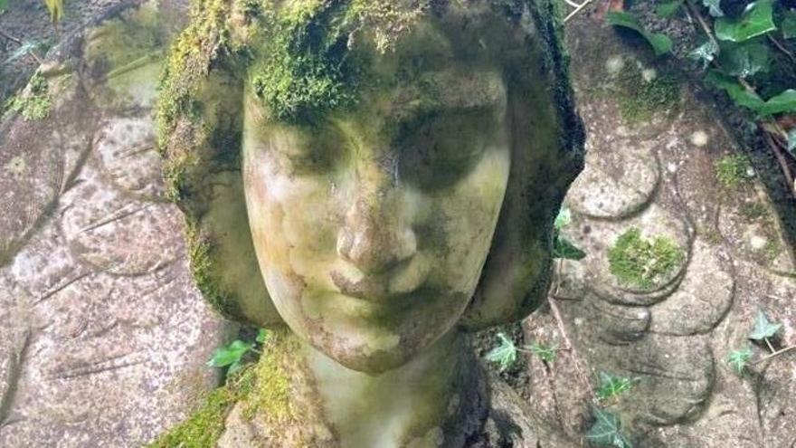 Descubren una “valiosa” escultura en las ruinas de un cementerio de Sopuerta