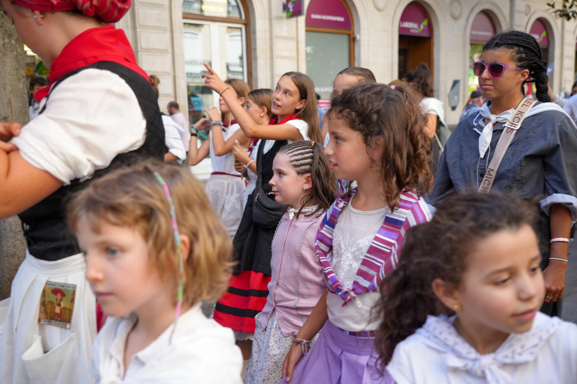 En imágenes: Celedón Txiki y Edurne lideran el paseíllo a pesar del calor