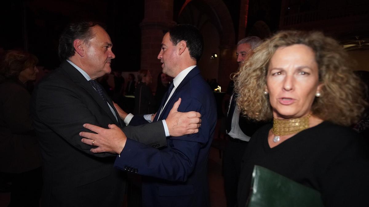 El presidente de la Real, Jokin Aperribay, y el lehendakari, Imanol Pradales