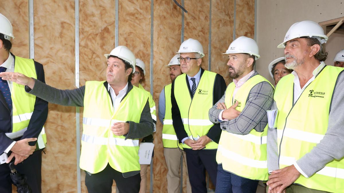 Txurruka da explicaciones del entorno de Salberdin en el interior de una vivienda.