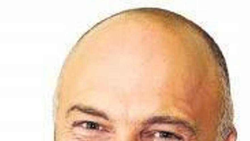 &quot;En la radio hay que estar inventando cada día; si dejas de sorprender estás muerto&quot;