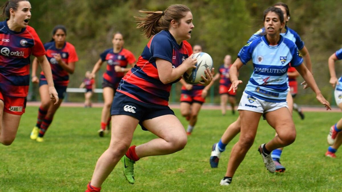 Chicas juegan a rugby en Ordizia