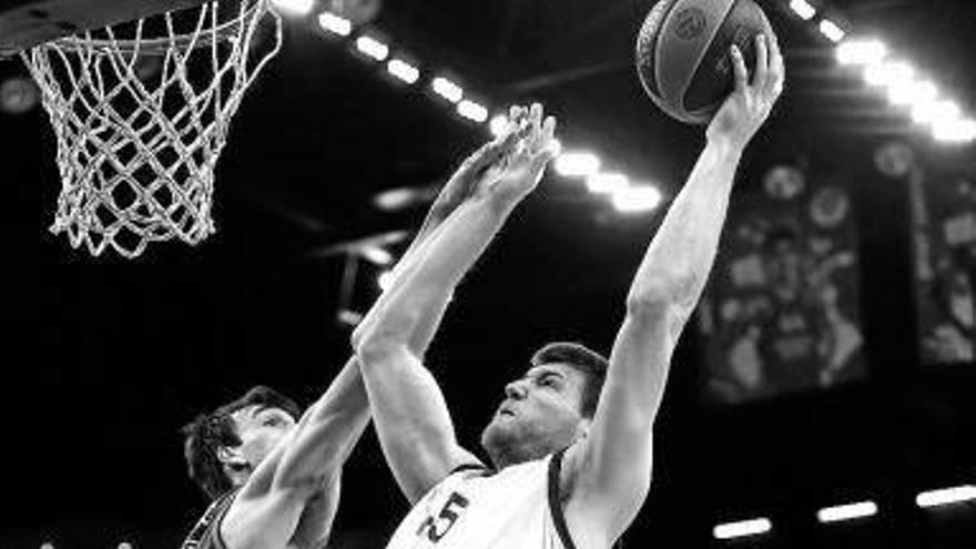 Jack Cooley entra en acción