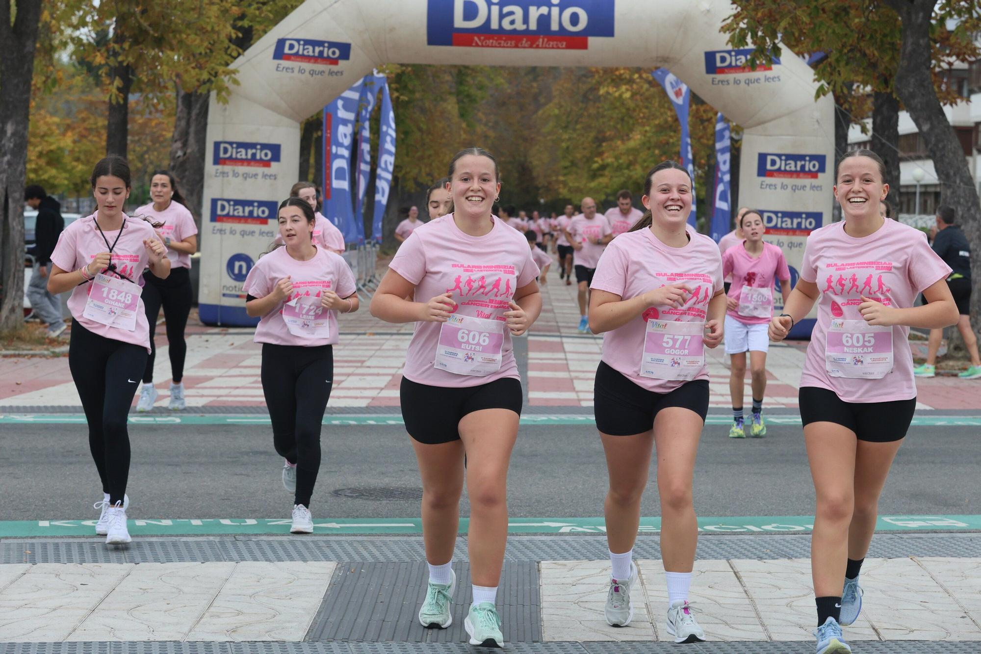 En imágenes: Vitoria se vuelca con la VI Carrera Solidaria contra el Cáncer de Mama