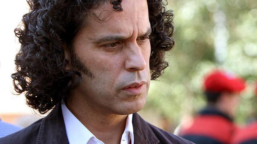 Pedro Zerolo (i), secretario de Movimientos Sociales del PSOE