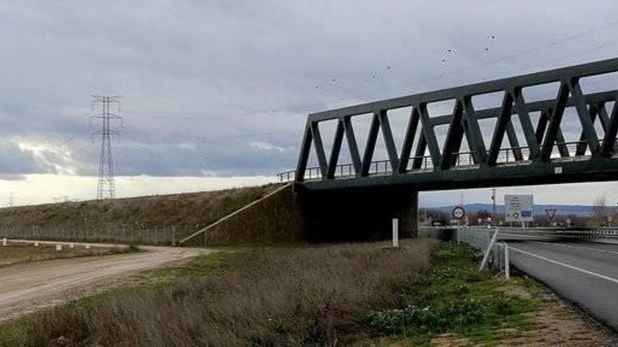 Vista del puente construido en el tramo Castejón - Cadreita Villafranca del TAP.