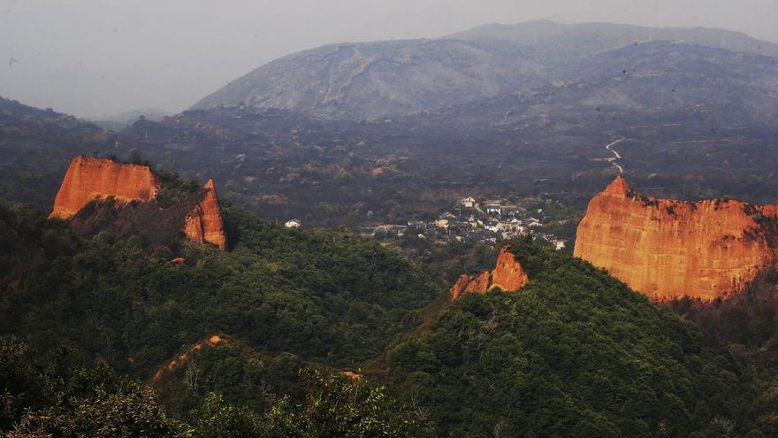 Las Médulas, arrasadas por el fuego: un paisaje desolador