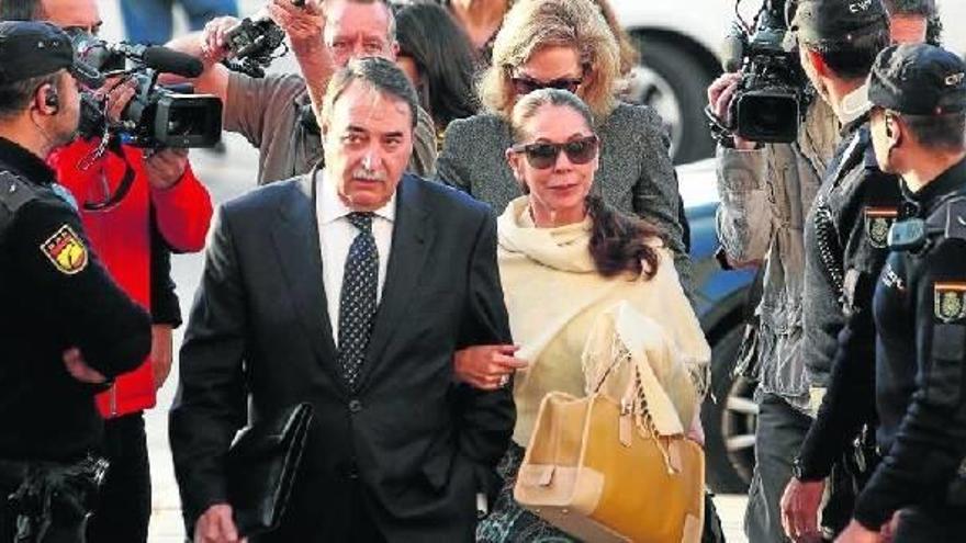 La cantante, a su llegada al Juzgado de Málaga el pasado mes de abril. Su vida parece la trama de un &#039;culebrón&#039;.