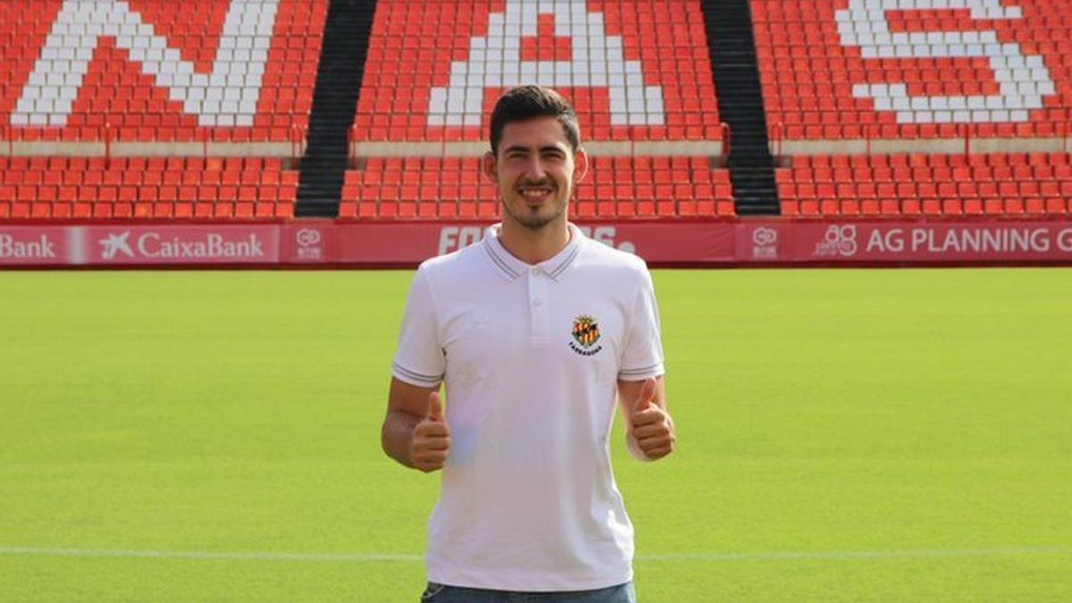 Gonzi, cuando firmó por el Nàstic de Tarragona en 2020.