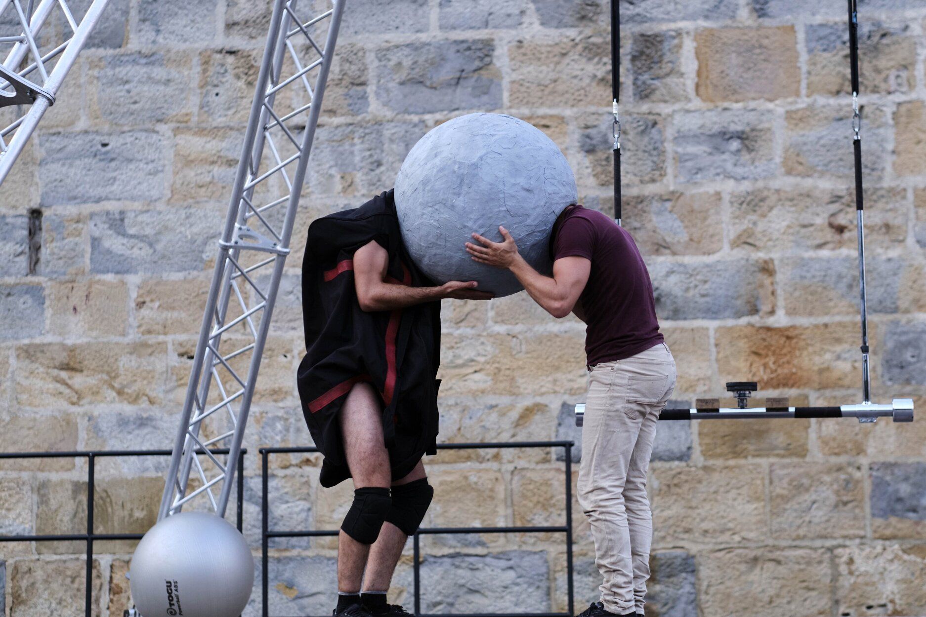 Fotos del espectáculo de circo y acrobacias de la compañía Cia Seon