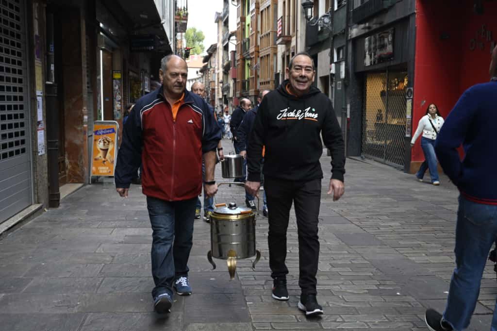 Las putxeras humean en Balmaseda en homenaje al tren de La Robla