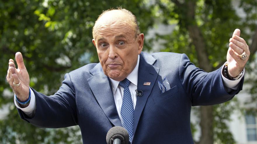 Un jurado cita a declarar a Giuliani en una investigación penal contra Trump