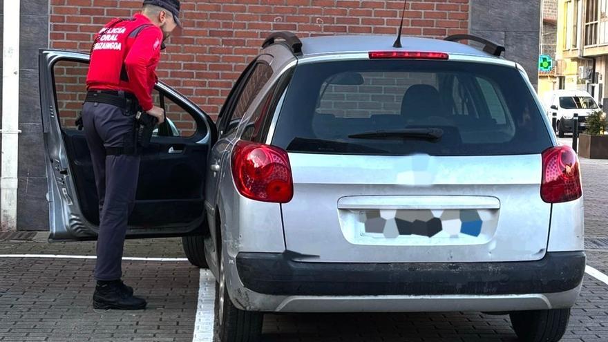 Sorprenden en Lekunberri a un hombre de 90 años circulando con el maletero abierto y el carnet caducado desde 1993