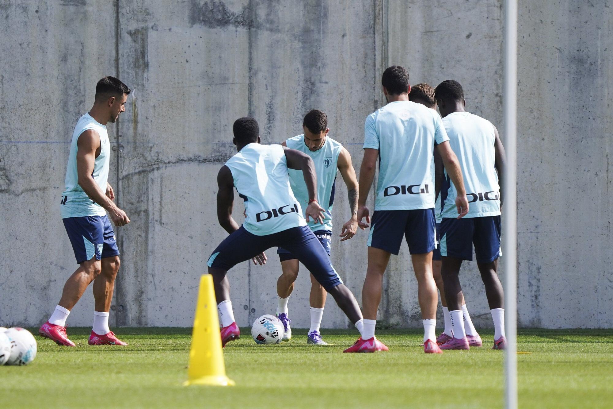 En imágenes: el Athletic entrena con Paredes y sin Adu Ares