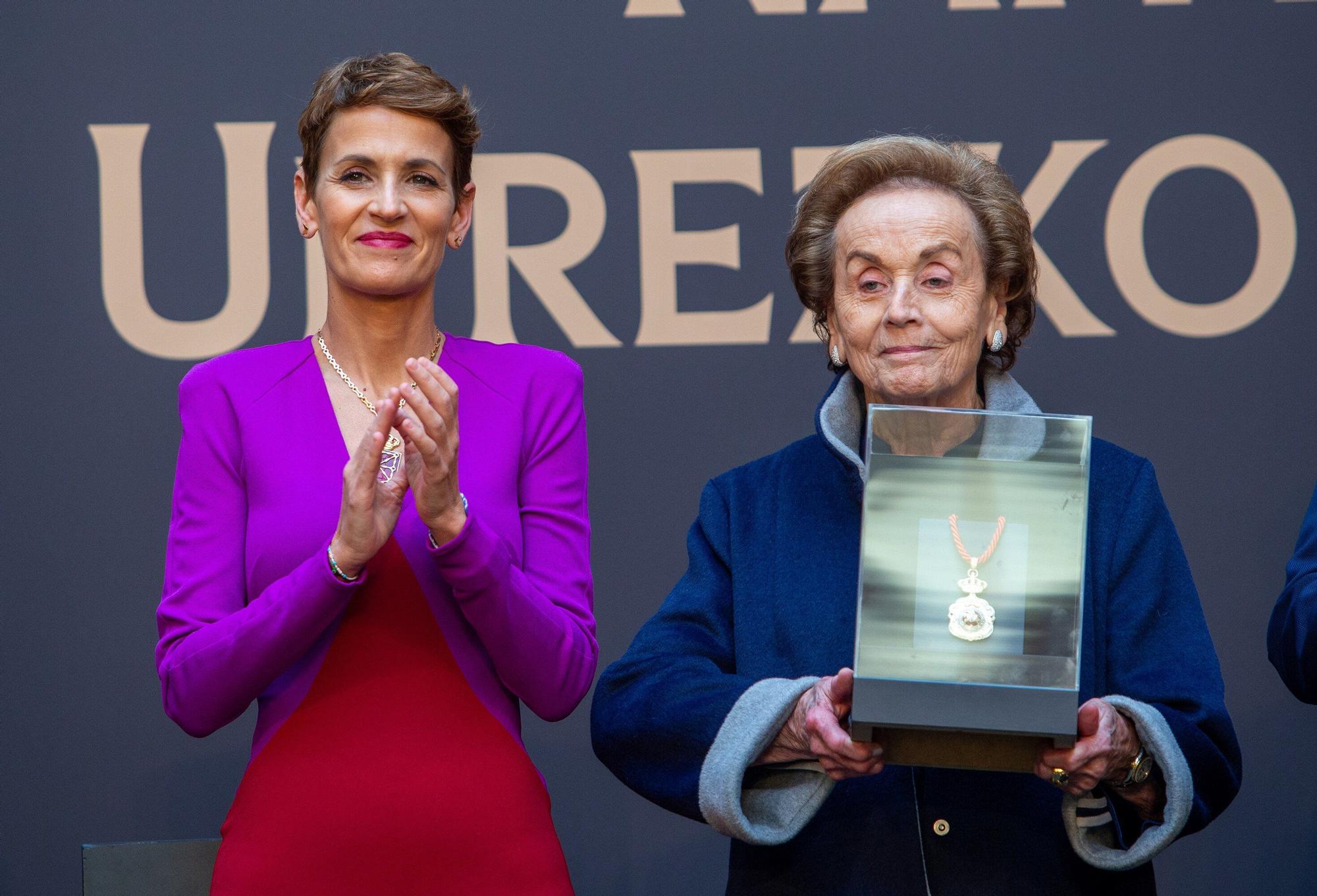 Fotos de la entrega de la Medalla de Oro de Navarra a Manuel Torres a título póstumo
