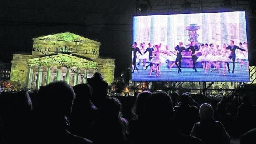 A la gala de reinaguración asistieron unos 1.700 invitados, entre ellos importantes políticos de Rusia.