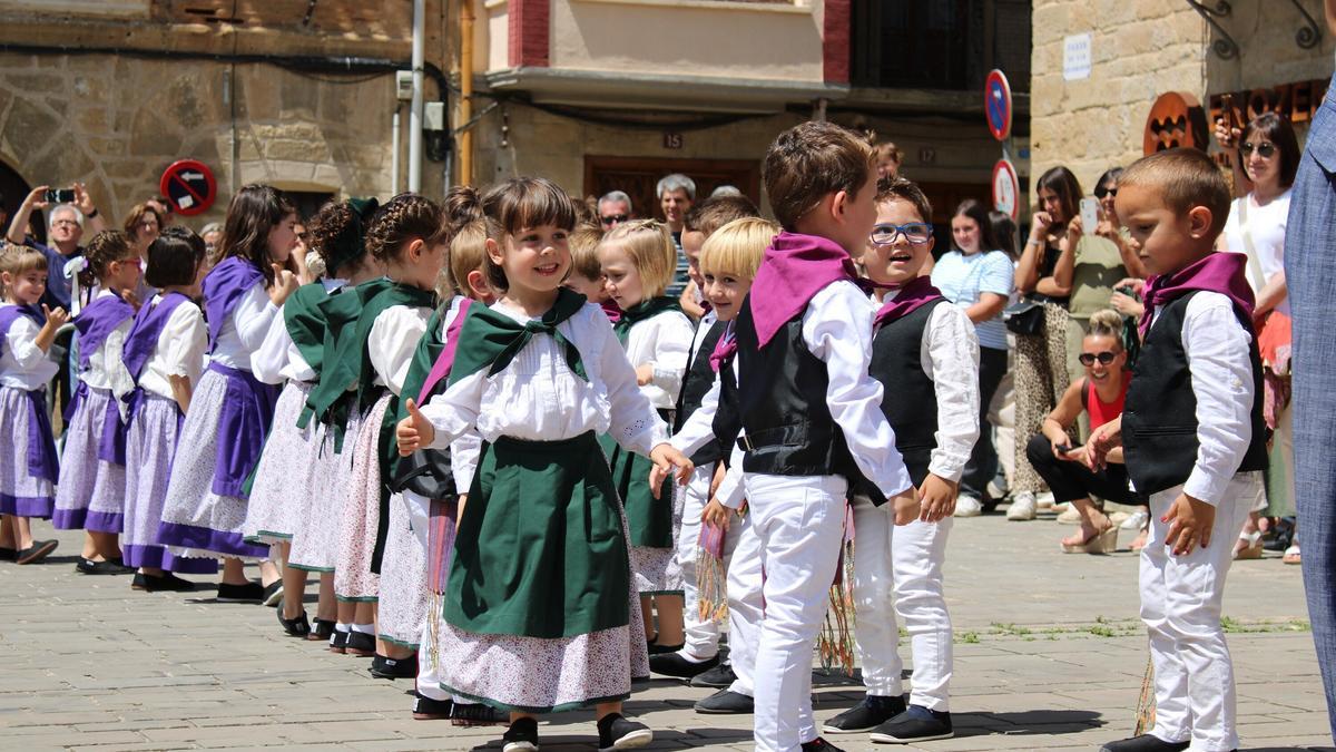 Los más pequeños del grupo de danzas Txiribiri.