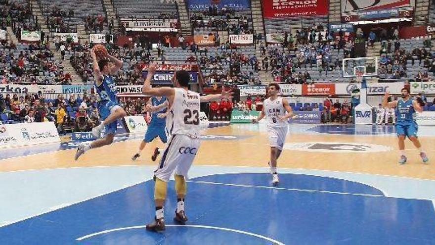 Cuatro jugadores sin relevo