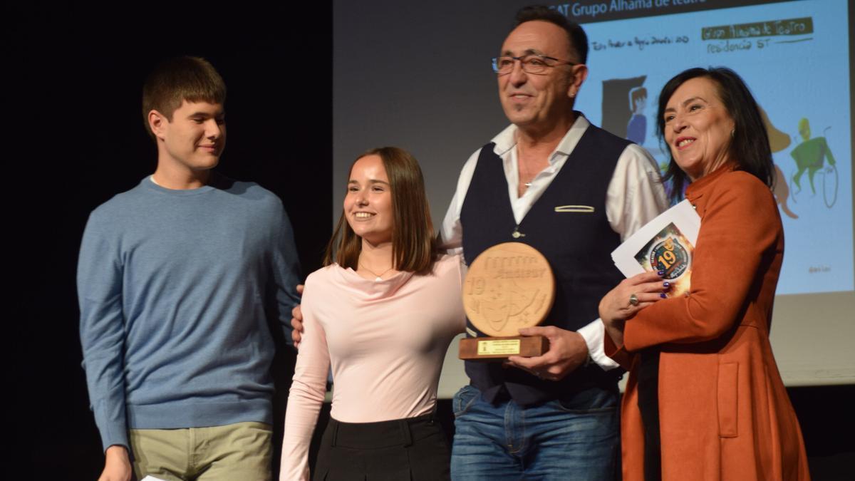 María Ferreiro, mejor actriz de reparto en el Festival de Teatro Amateur de Dulantzi por su papel de Karen en la obra &#039;Chicas malas&#039;