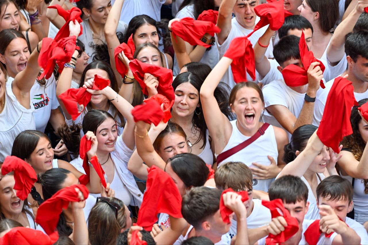 ¡Empiezan las fiestas de Deba! El chupinazo enciende San Roque