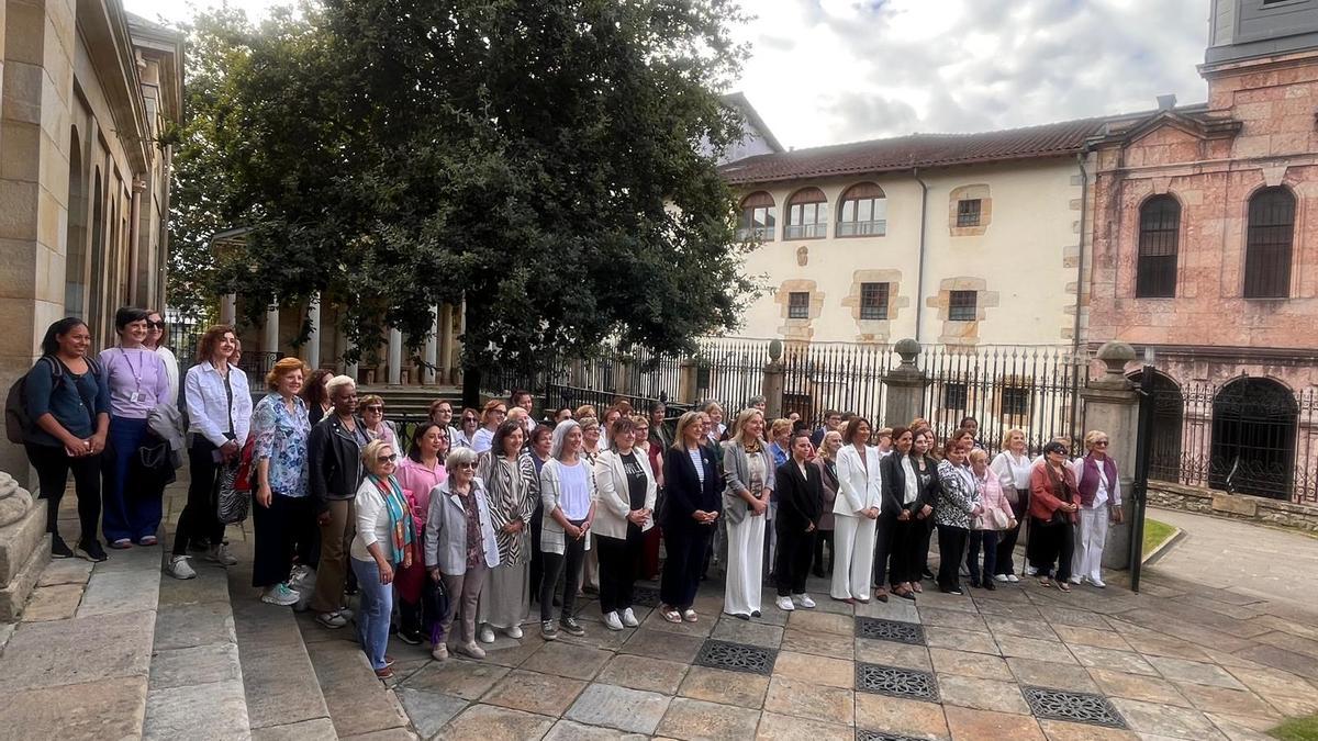 La visita de este sábado, presidida por Ana Otadui y Teresa Laespada.