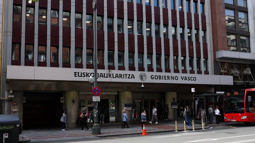 La atención de Zuzenean en Bilbao dejará de ser de pie y se apostará por mesa y sillas para ganar en cercanía y privacidad