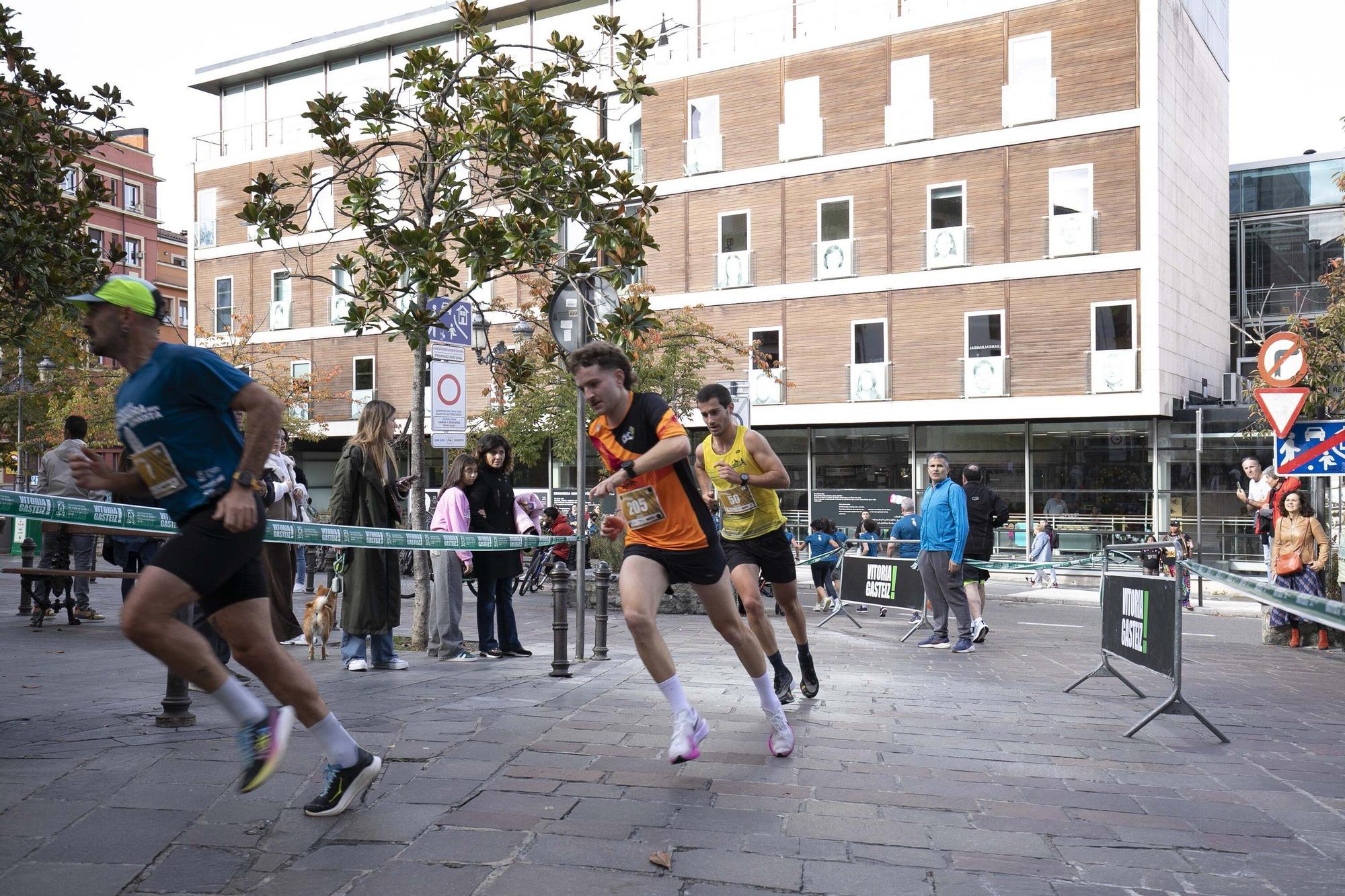 En imágenes: Miles de personas participan en La Conquista de la Almendra