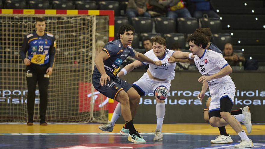 Sergey Hernández acapara los focos en el Navarra Arena