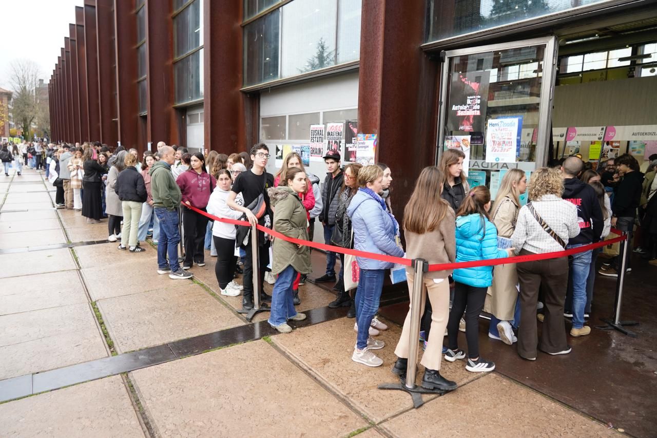 En imágenes: colas para acceder a una Durangoko Azoka a reventar