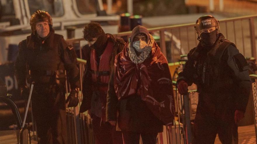 Francia rechaza la propuesta del Reino Unido de hacer patrullas conjuntas