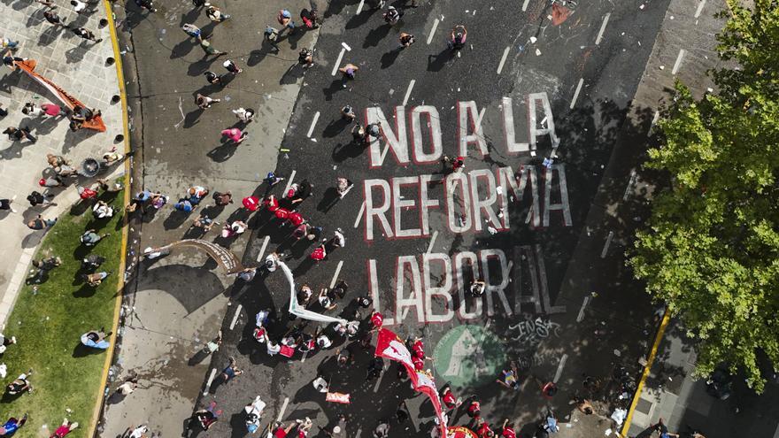 Batalla campal en Buenos Aires: Argentina aprueba la reforma laboral más polémica en décadas