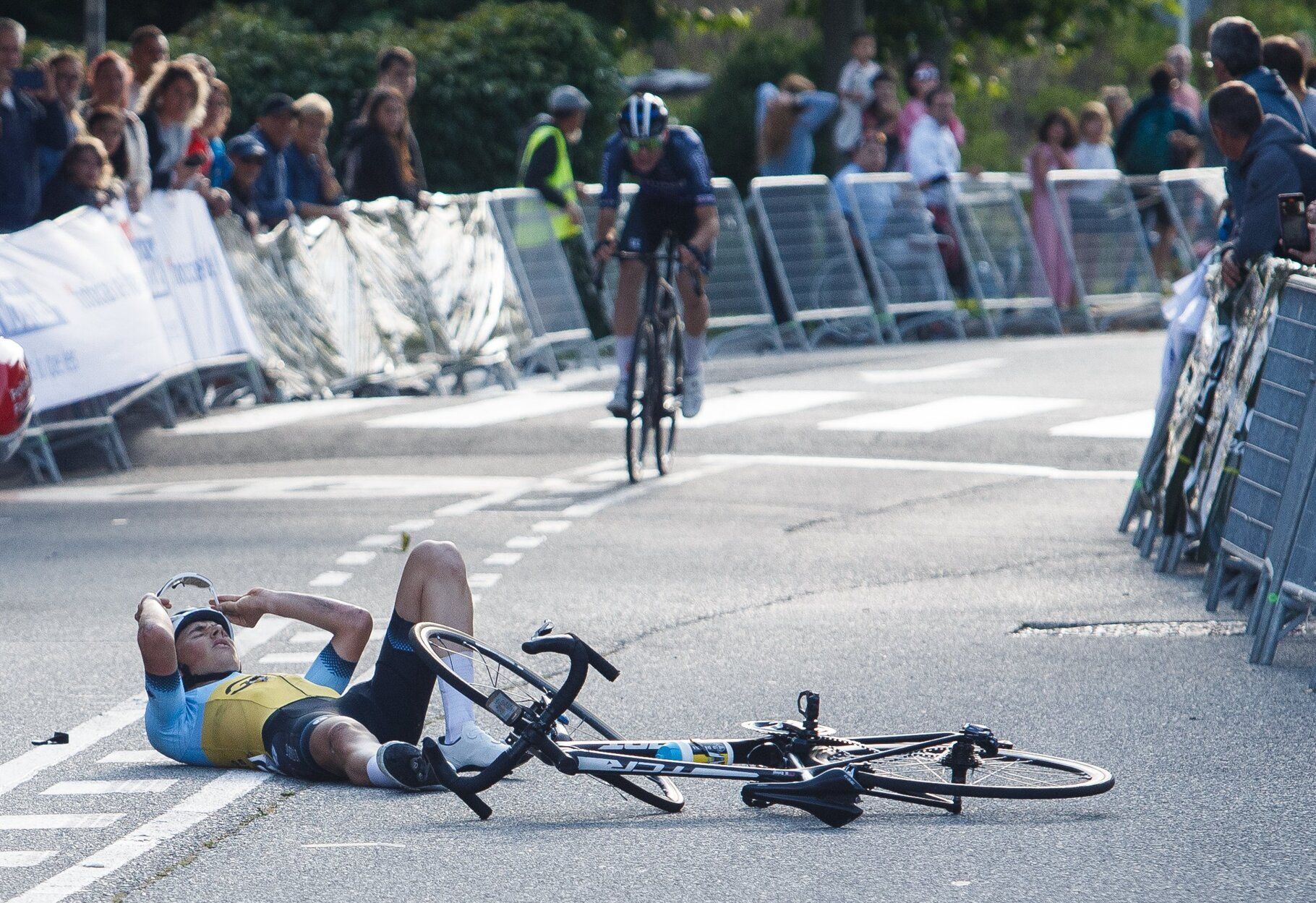 Imágenes de la llegada de la segunda etapa de la Vuelta a Pamplona