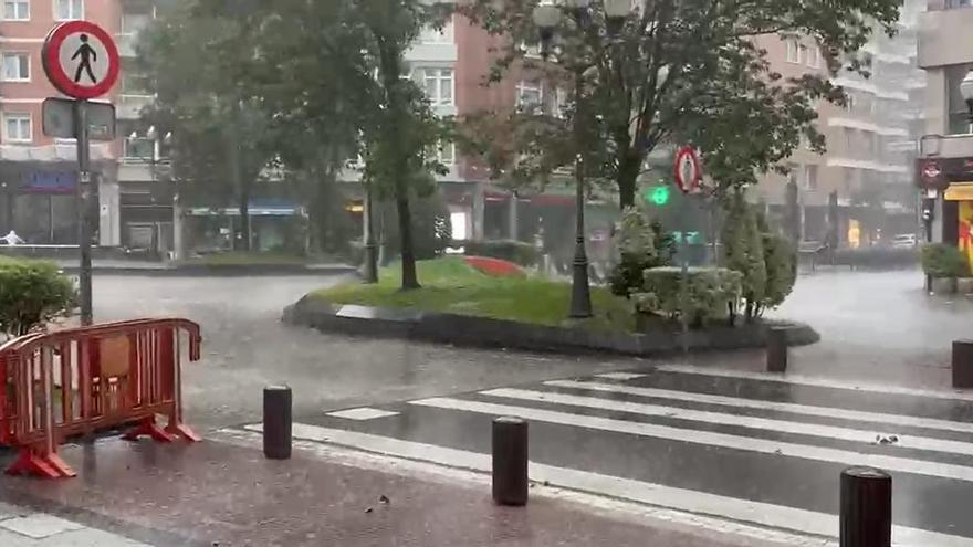 Así ha sido la fuerte tormenta que ha caído en Bilbao este domingo