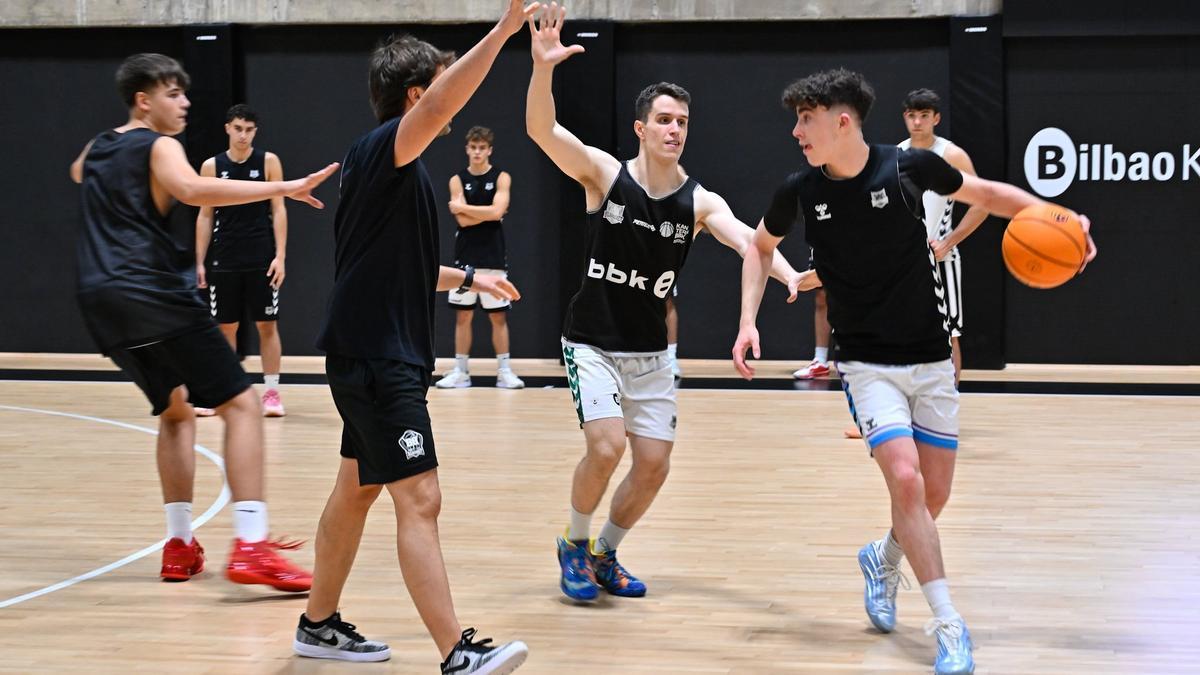 Entrenamiento del Bilbao Basket U22